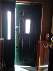 玄関の換気より見た目をとったお家。その代償は虫の侵入と泥棒対策ができないこと