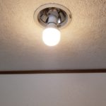 電球交換型のダウンライトはＨｕｅのスマートライトと相性悪い。電球むき出しの家
