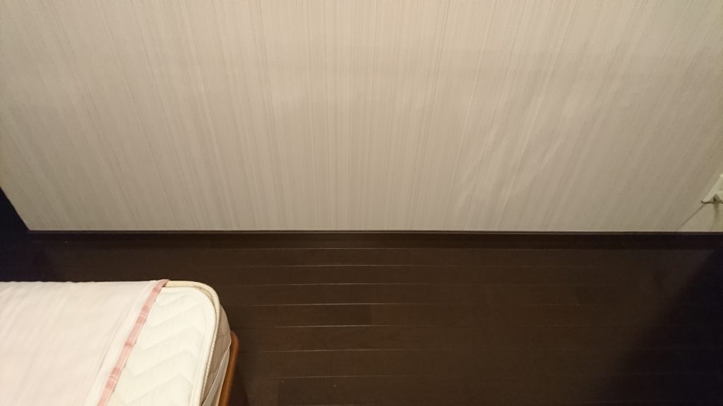 クロスで迷ったら大きいサンプルを取り寄せ。イメージ違いを防ぐ唯一の方法