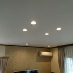 リビングにダウンライトを取り入れたタイミング。電球色で温かみのあるリビングへ