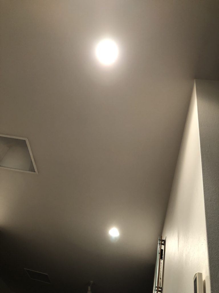 壁際のダウンライト