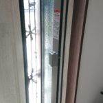 採風窓付き玄関ドアに一目ぼれ。玄関の換気が気になるなら換気扇も検討して