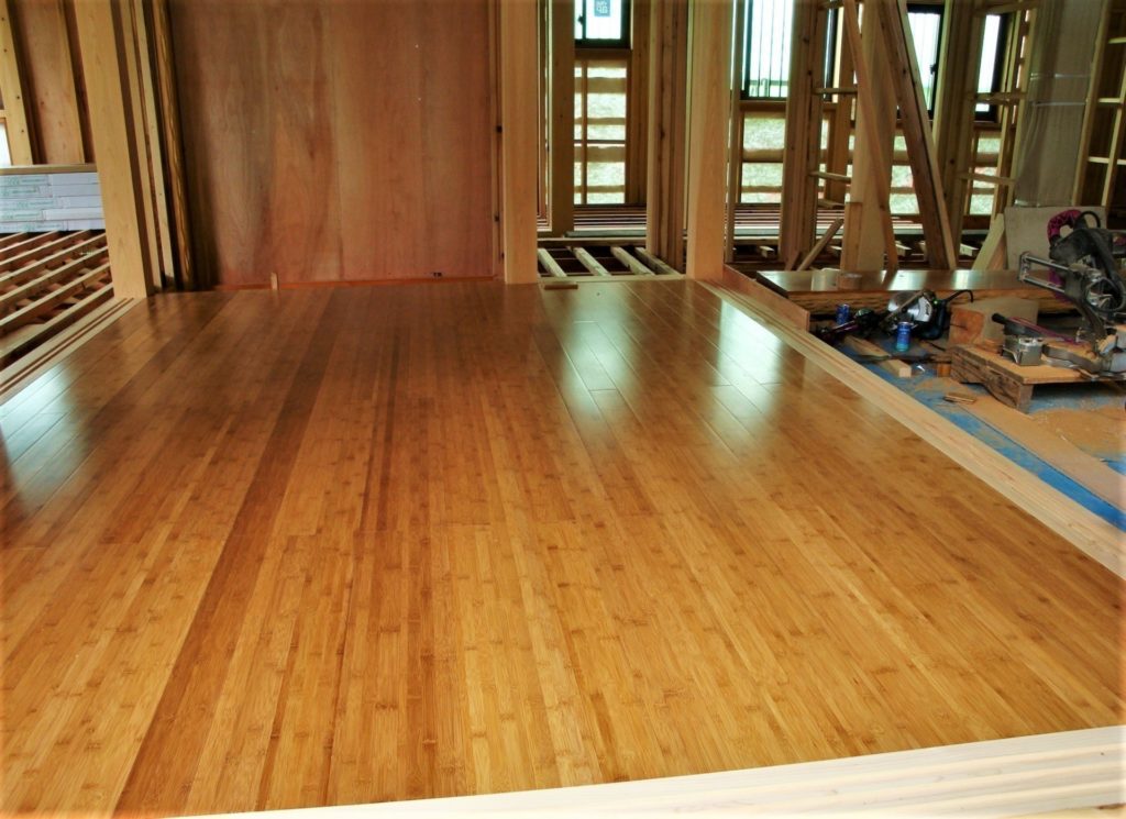 仕切りのない間取りは耐震強度に気を付けて。必要な壁や柱の位置は工法によって違う