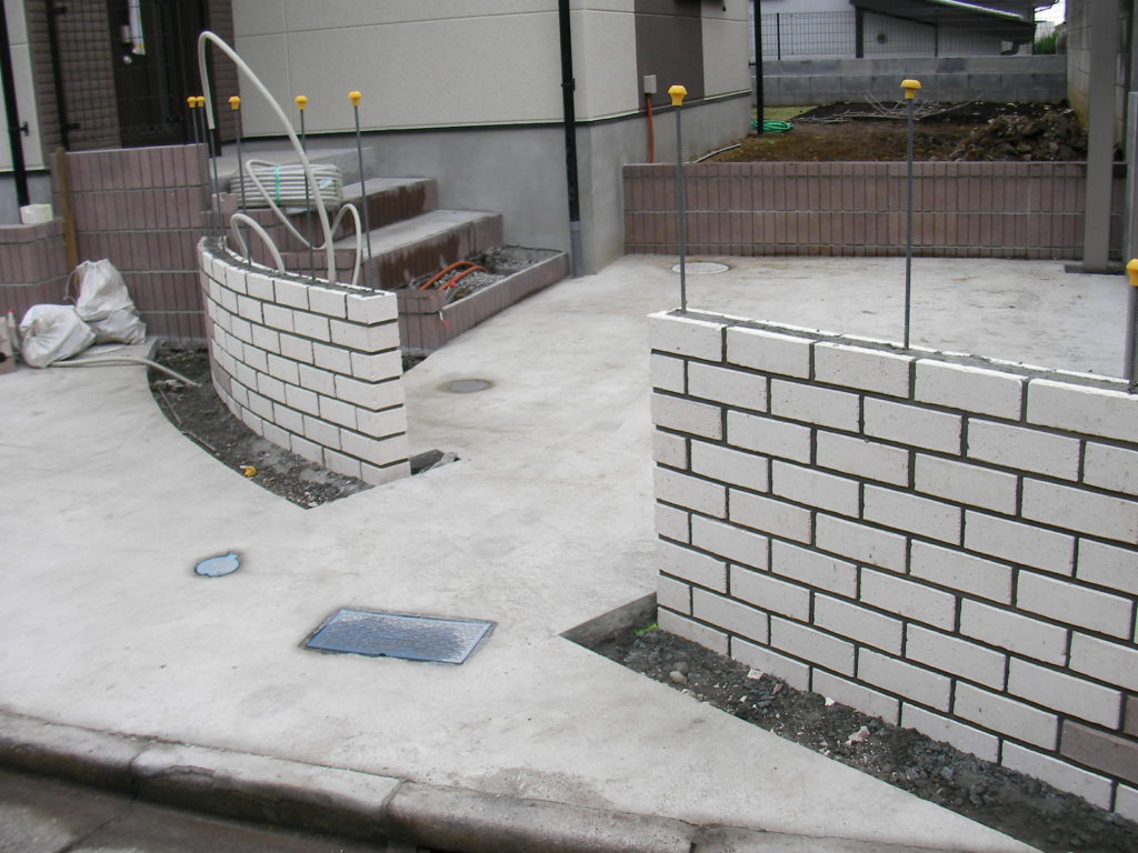 中古住宅のリフォームは質実剛健。コンクリートで固めるとメンテナンスも楽