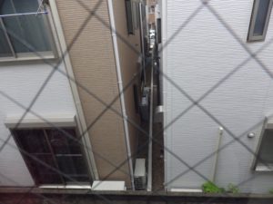 隣の家と50㎝離した決断とは？良い事も多いが間口が狭く、自転車が通れなくなった家