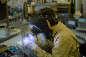 オーデリックのＳ形ダウンライトの特徴。色に対する情熱は職人気質、価格以上のこだわり発見