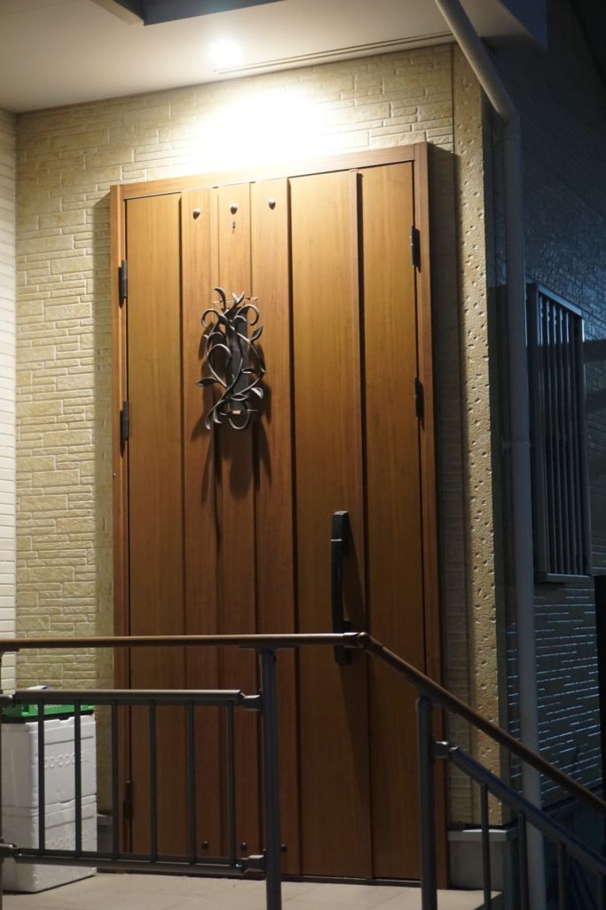 玄関の外の照明を選ぶ時のポイント。こんな人にはコレ！おすすめしたい選択肢