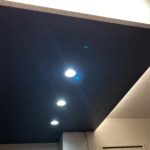 スピーカー付きダウンライトは癖になる。キッチンで使うメリットとデメリット