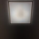 和室に角型のLEDシーリングライトは昔ながらの「和」を損なわず新技術が光る