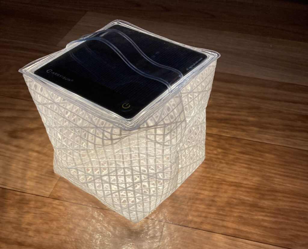 持って運んで折り畳めるランタンは災害時にあると安心する、CARRY THE SUN