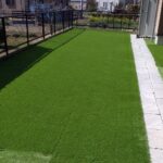 緑は好き!だけど手入れが面倒な人は人工芝に変えてメンテゼロの素敵な庭へ。