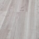 DAIKENのトリニティは床暖房向き。フローリングの表面の質感で居心地アップ