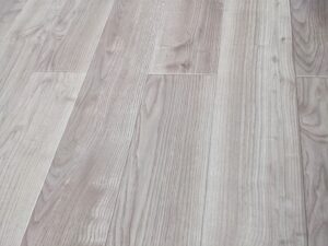 DAIKENのトリニティは床暖房向き。フローリングの表面の質感で居心地アップ