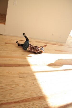 無垢材の床って本当に良い？住んでからも後悔しないために知っておく注意事項