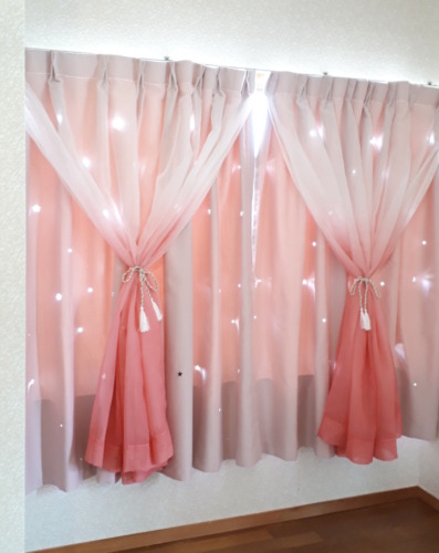 気分転換にうってつけな姫系の2重カーテンは一気に部屋がメルヘンに