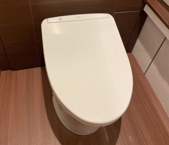 トイレの王道TOTO。分離型トイレでシステムトイレ風を作るには時間もセンスも覚悟も必要?