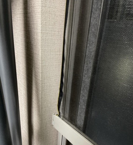 小窓にロール網戸が不要な理由。家に取り入れる時は珍しさに心を奪われるべからず